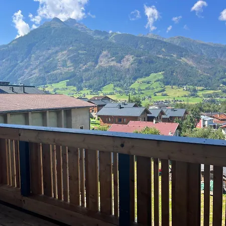 Mit Wunderschoener Bergkulisse