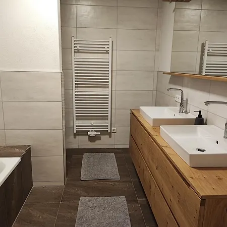 Mit Wunderschoener Bergkulisse Apartman
